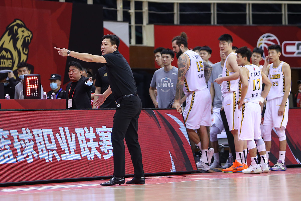 NG大舞台太狠了！广东宏远伤情更新备战CBA季后赛窗口期葡萄牙体育篮板制胜，冲刺阶段广东宏远备战德国杯的简单介绍