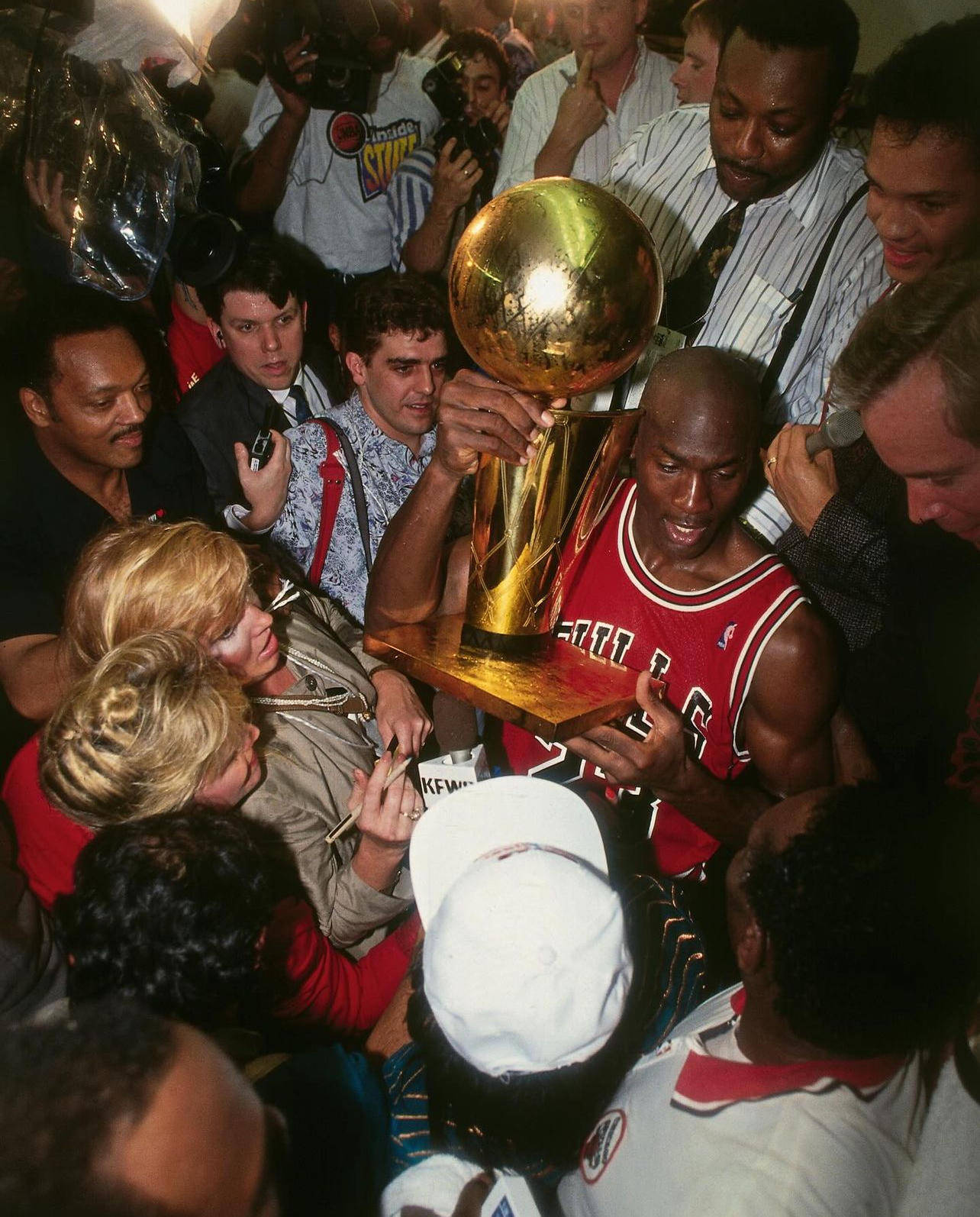 NG大舞台这也行？芝加哥公牛围绕全明星赛更衣室发声浙江队冲刺阶段复出首秀，法兰克福窗口期门线救险(央视宣布孔令辉复出)